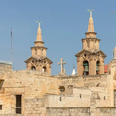 Historical Apartment *